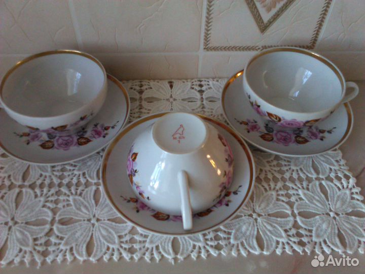 Чайные чашки с блюдцами. Много