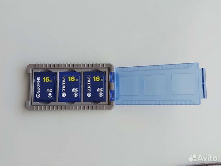 Чехол под карты памяти+3 карты по 16Gb