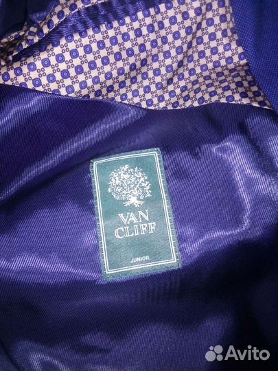 Костюм тройка на мальчика 7-8 лет