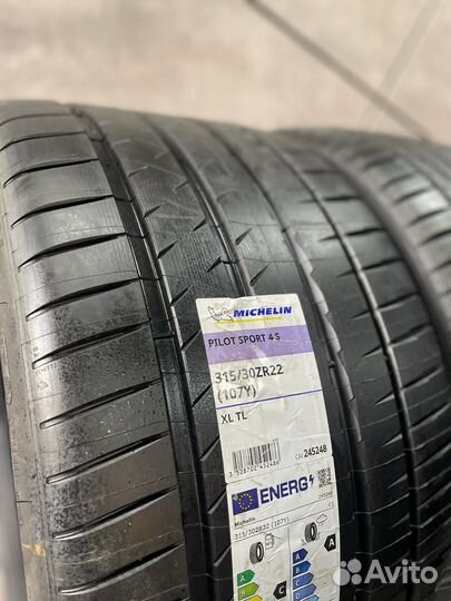 Michelin Pilot Sport 4 S 315/30 R22 и 275/35 R22 106Y