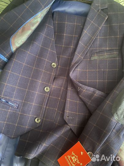 Костюм тройка