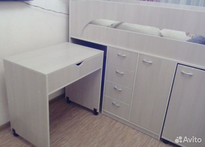 Кровать чердак со столом