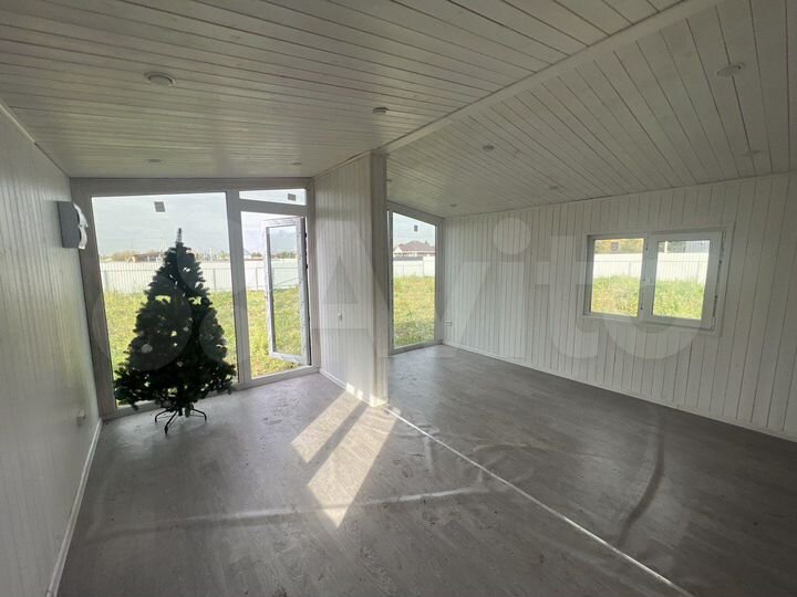 Дом 28 м² на участке 5 сот.