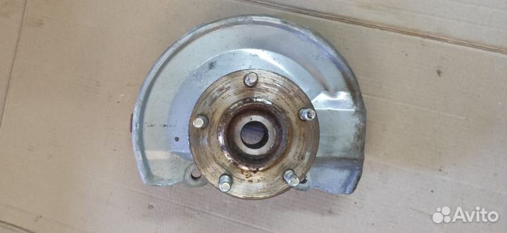 Поворотный кулак со ступицей Mitsubishi Outlander