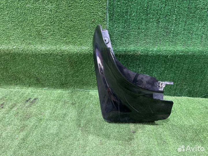 Брызговик задний левый Infiniti Qx56 2004