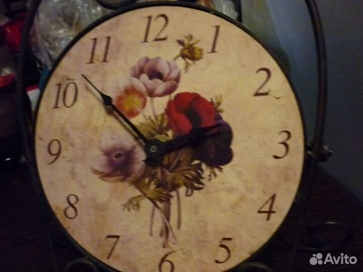 Часы в кованом корпусе, настольные