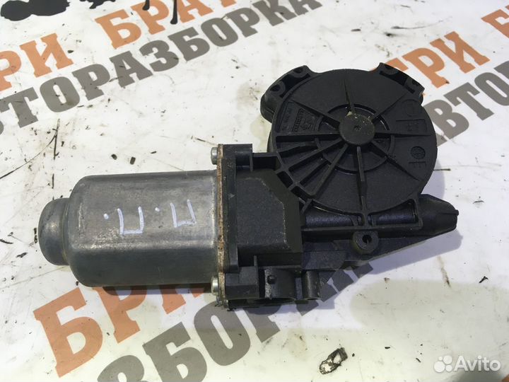 Моторчик стеклоподъемника передний правый Прав