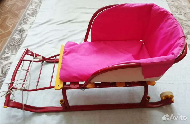 Детские санки с подстилкой для попы