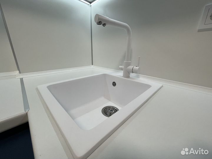 Кухонный гарнитур. Угловая кухня без ручек ксп:359