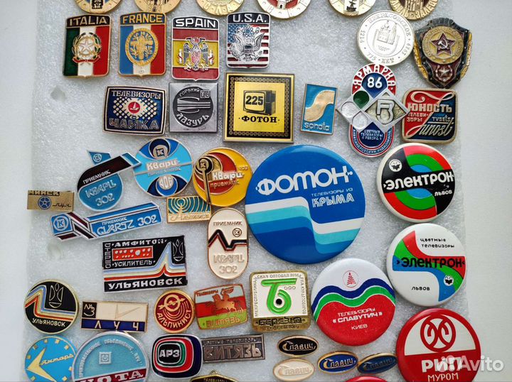 Значки радиоприемники, телевизоры, часы, заводы. Т