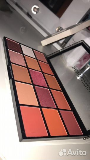 Тени, палетка revolution reloaded Newtrals 2