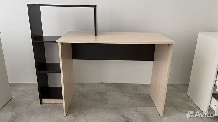 Стол письменный с надстройкой