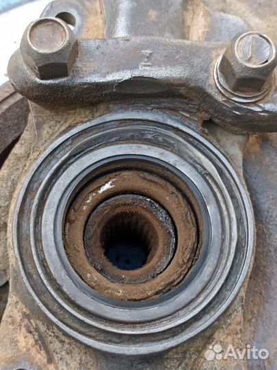 Передний правый поворотный кулак Ваз Нива 2121