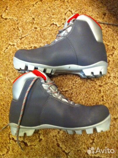 Лыжные ботинки р-р 36