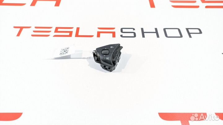 Кнопка управления на руле Tesla Model S 2012