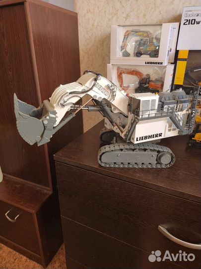 Модель экскаватора liebherr9800