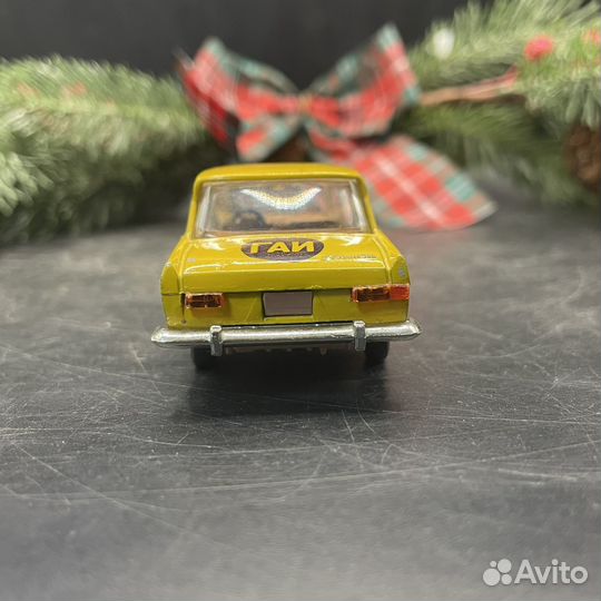 Моделька авто москвич 408 1:43