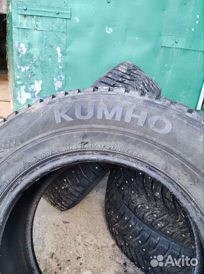 Kumho WinterCraft SUV Ice WS31 215/70 R16