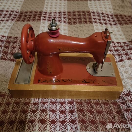 Детская швейная машинка СССР
