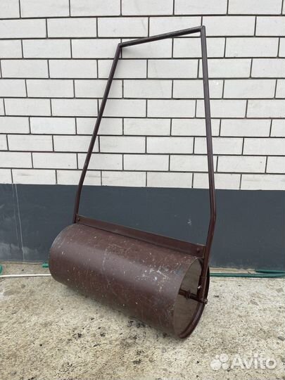 Каток для газона