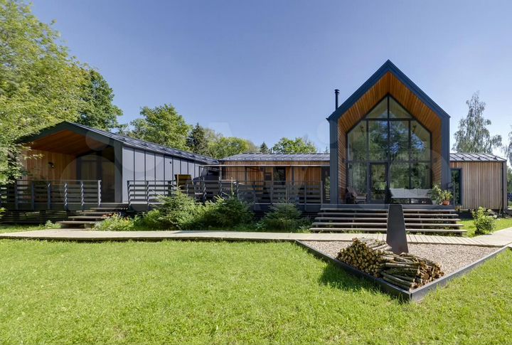 Дом 196 м² на участке 7 сот.