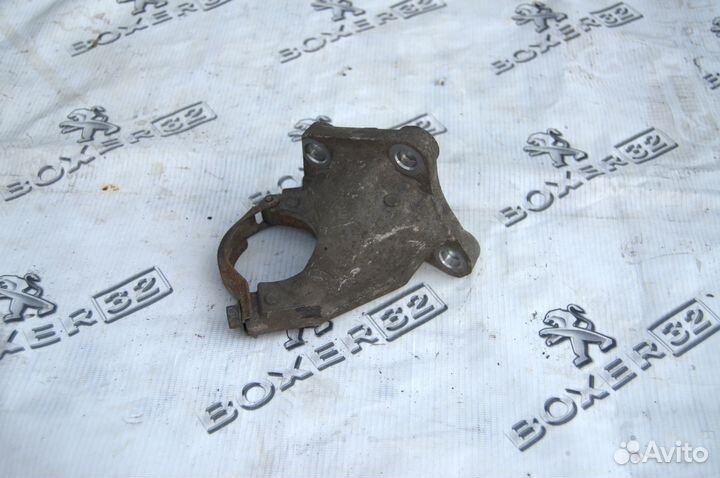 Кронштейн промежуточного вала Master3