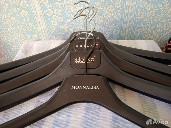 Вешалки взрослые и детские