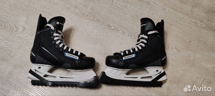 Коньки хоккейные