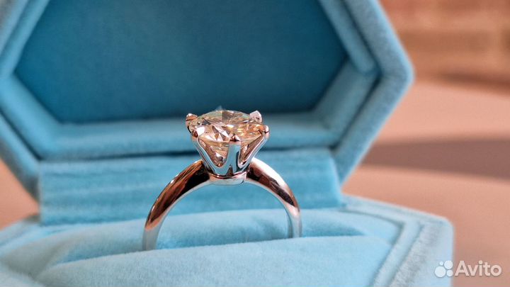 Золотое кольцо с бриллиантом 2,50 карат