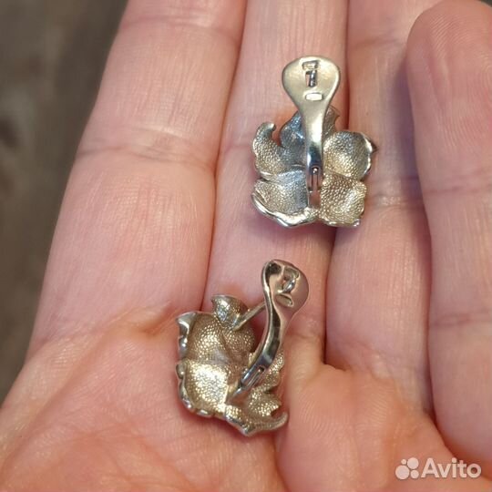 Серебряные серьги с эмалью