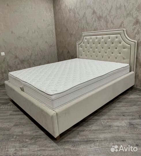 Кровать с мягким изголовьем