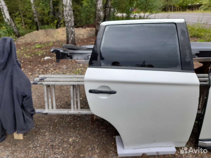 Продам двери на митсубиси outlander аутлендер