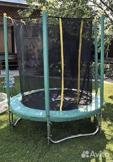 Батут с защитной сеткой