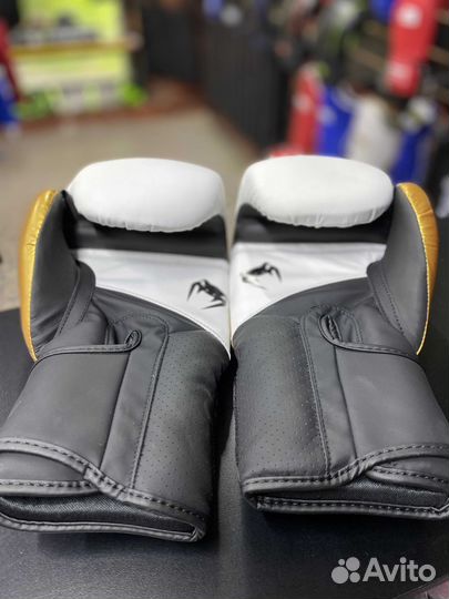 Боксерские перчатки Venum Elite Performance белый