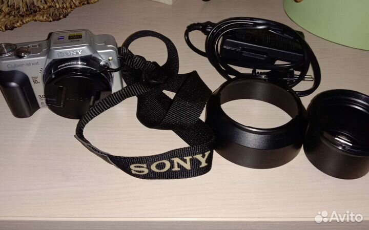 Цифровой фотоаппарат Sony Cyber-Shot DSC-H10