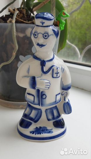 Статуэтка Доктор керамика фарфор Гжель