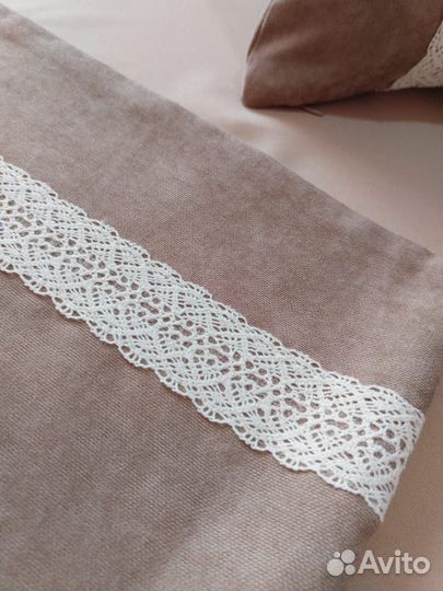 Новая подушка с кружевом