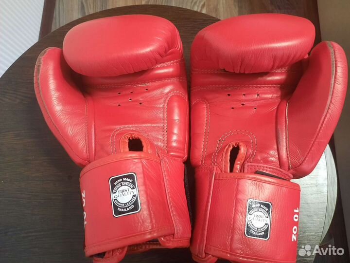 Боксерские перчатки twins 10 и защита