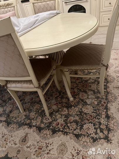 Кухонный стол