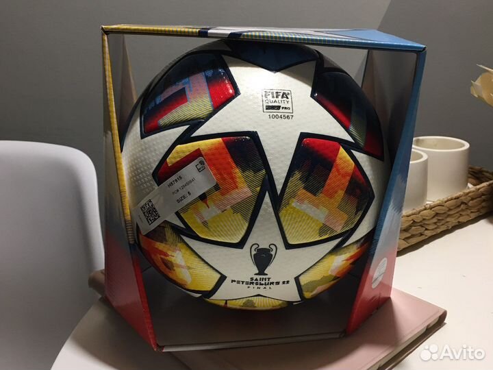 Футбольный мяч adidas