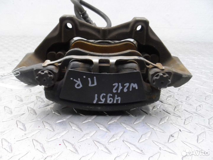 Суппорт передний правый Mercedes E-klasse W212