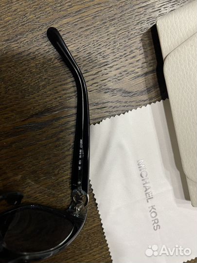 Солнцезащитные очки michael kors