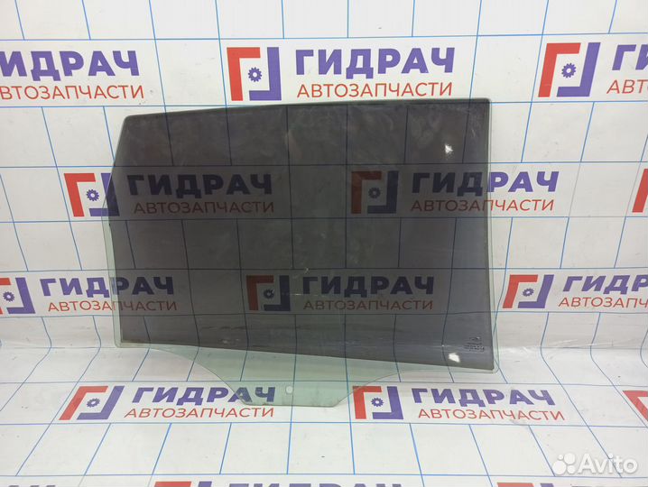 Стекло двери задней левой Ford Fiesta (Mk VI) 1207