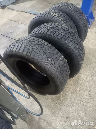 Bridgestone Blizzak Spike-02 SUV 285/60 R18