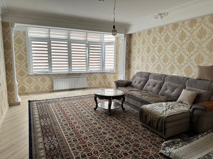 2-к. квартира, 85 м², 4/10 эт.