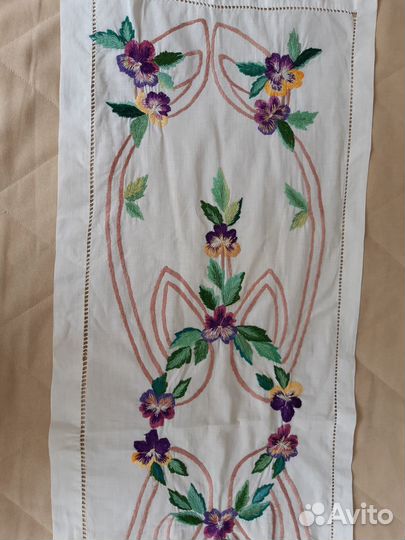 Винтажная ручная вышивка полотенце СССР фиалки