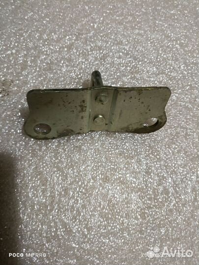 Петля замка багажника Mercedes w221