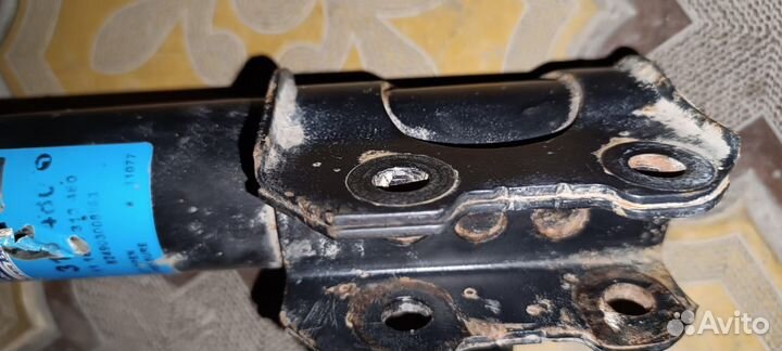 Стойка амортизатора, пружины задние