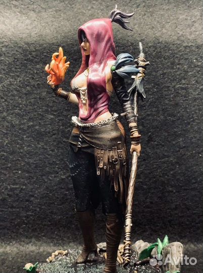 Фигурка Морриган из игры Drago Age