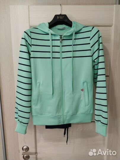 Спортивный костюм женский